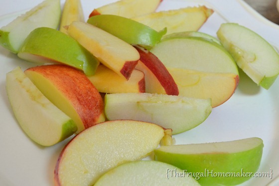 How to prevent apple slices from browning