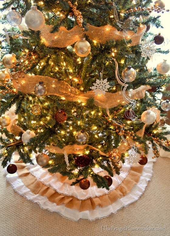 DIY Burlap and Lace Christmas Tree Skirt