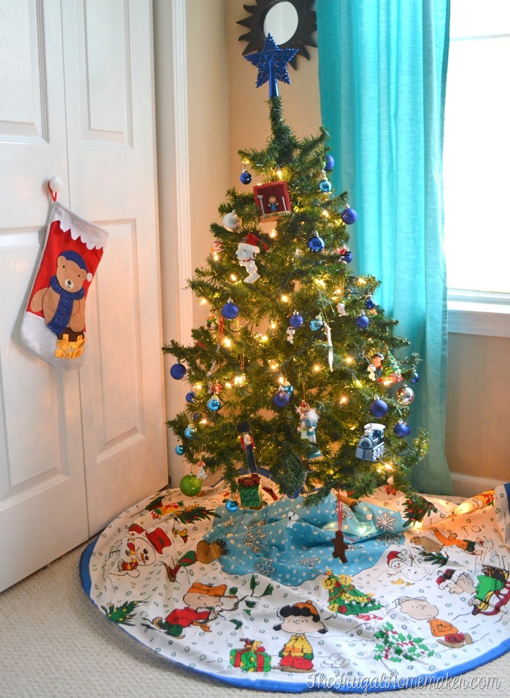 Snoopy and blue ornaments tree