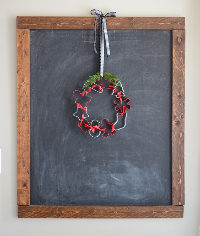 DIY Christmas Cookie Cutter Wreath-5
